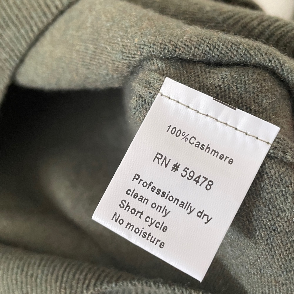 Mantovani Studio Men's Green V-Neck Italian Cashmere Sweater Large - Picture 6 of 7